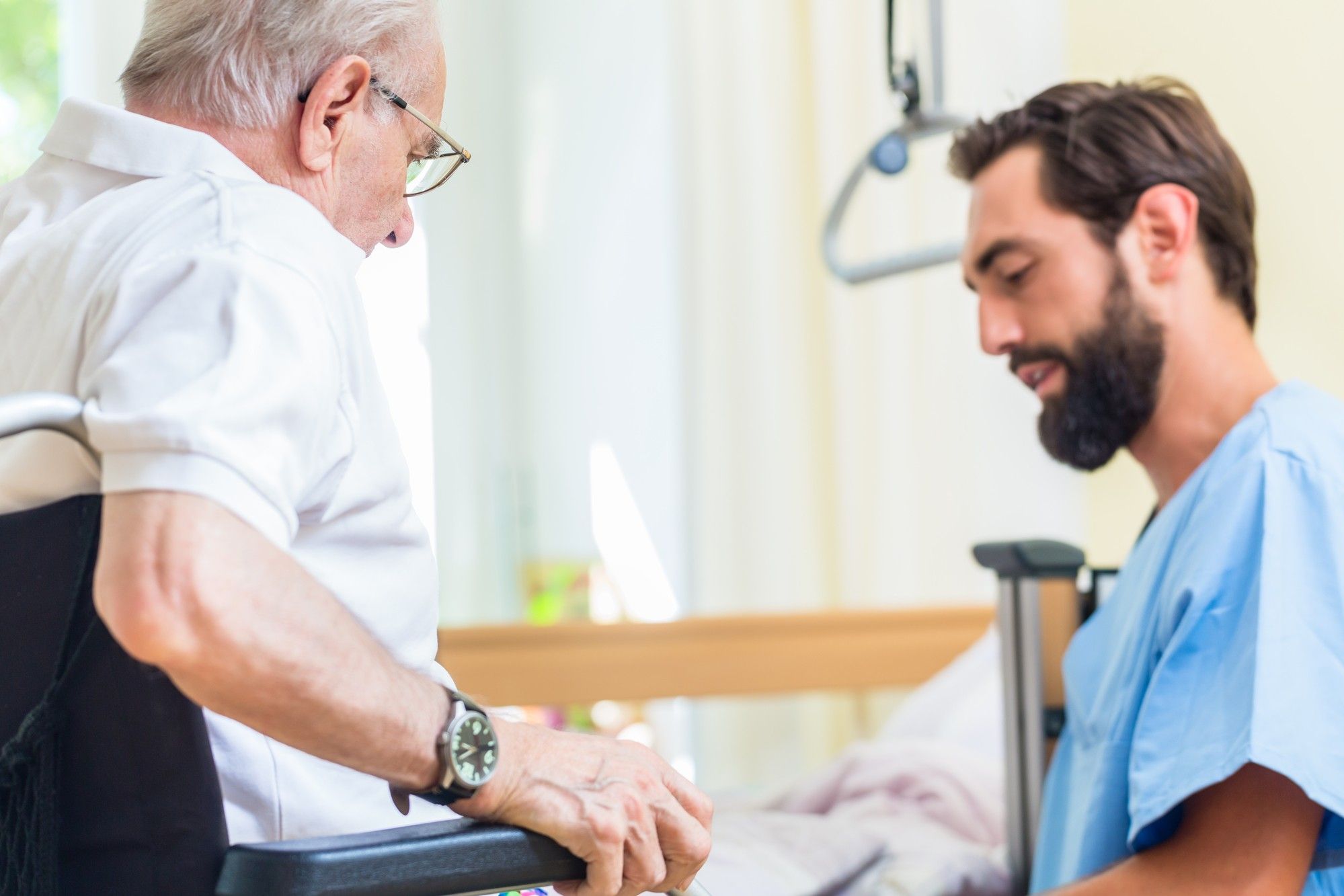 Nurse helping senior man regarding the Ontario Nurses' Association filing a court order to force long-term care homes to provide nurses with PPE