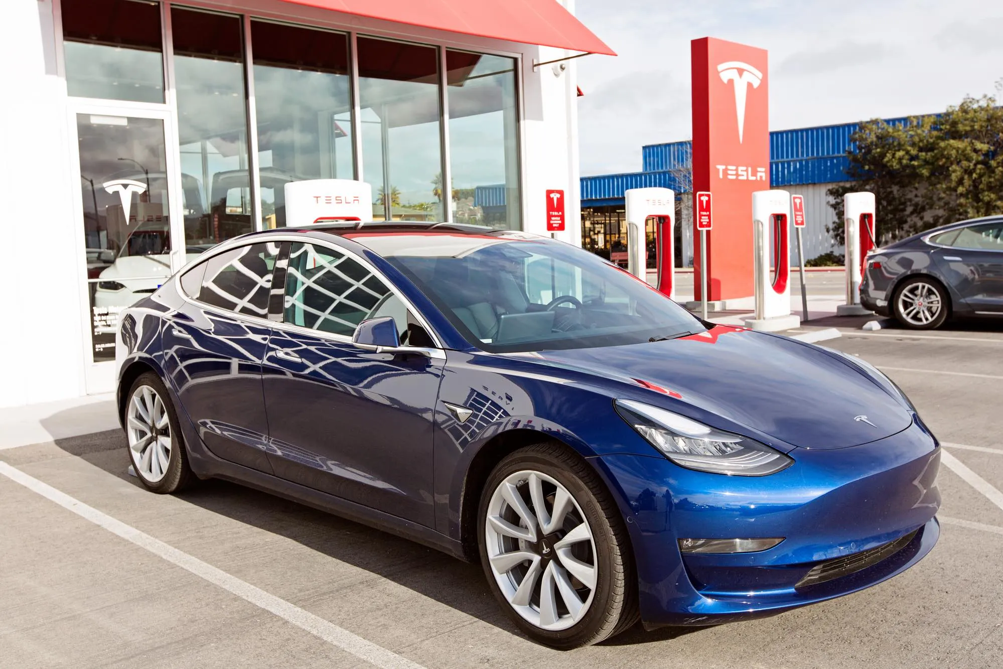 Tesla Model 3 vehicles suffer paint chipping defects