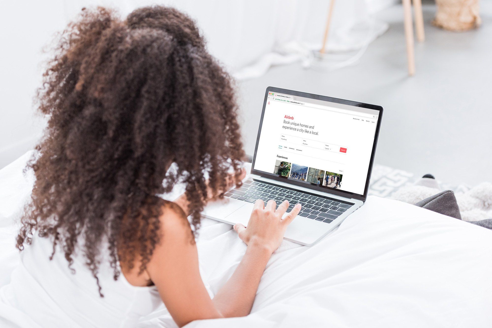 Airbnb customer using website with credit from Airbnb settlement