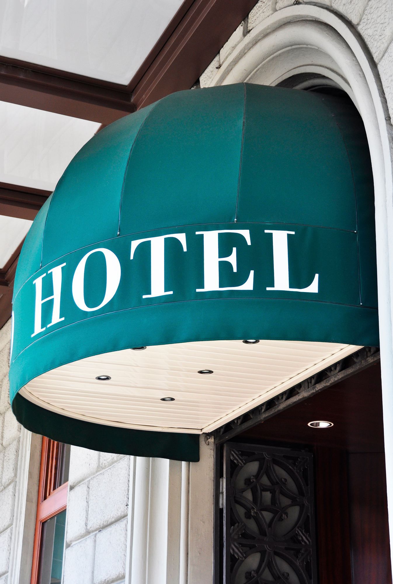 Hotel exterior regarding the Aviva Insurance Company class action lawsuit in Canada