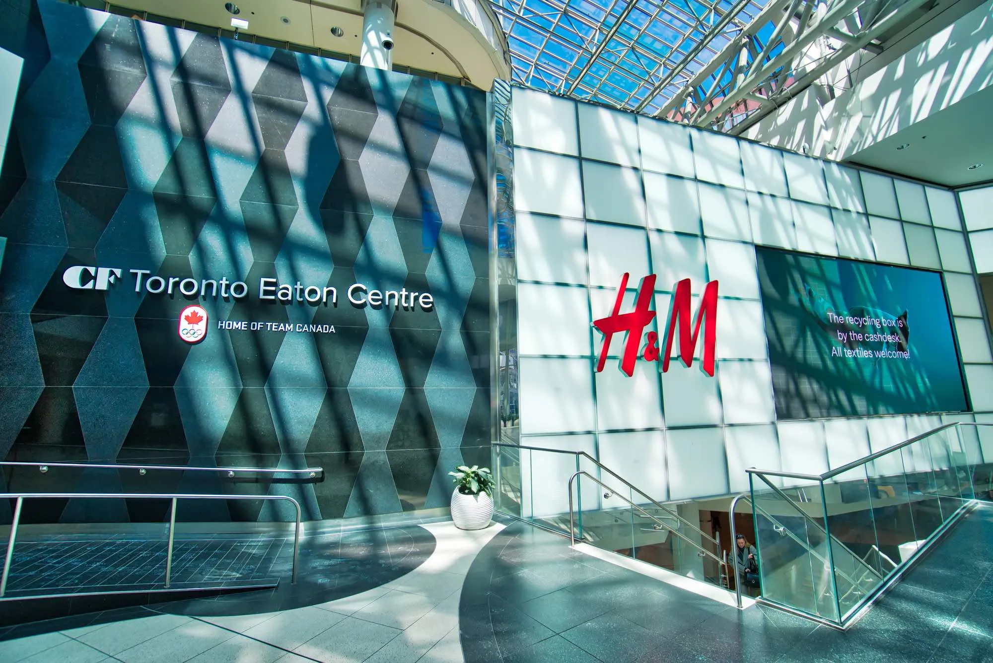 toronto's eaton centre facial recognition cameras