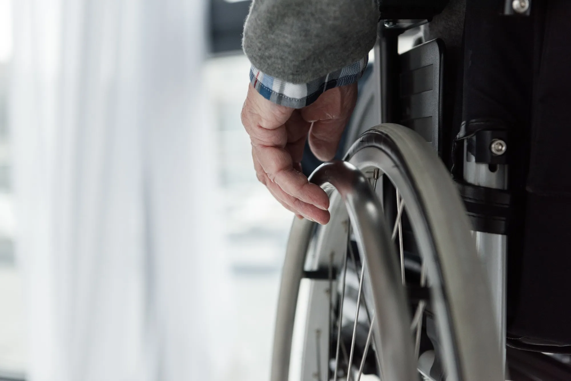 Senior in wheelchair regarding Canada's largest COVID-19 lawsuit naming Extendicare 