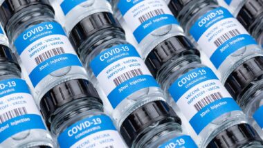 Seniors Threaten to Sue Ontario Over Lengthy Wait Between COVID-19 Vaccines